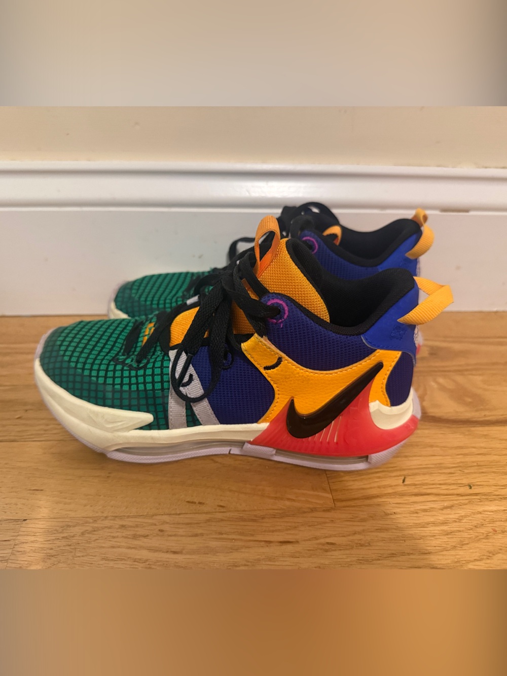 Nike LeBron Witness 7 Kids Basketball Sneakers - Green/Blue/Yellow/Red size 3.5